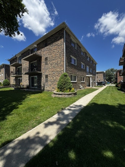 5846 W 77th Street 303 Property Photo 1