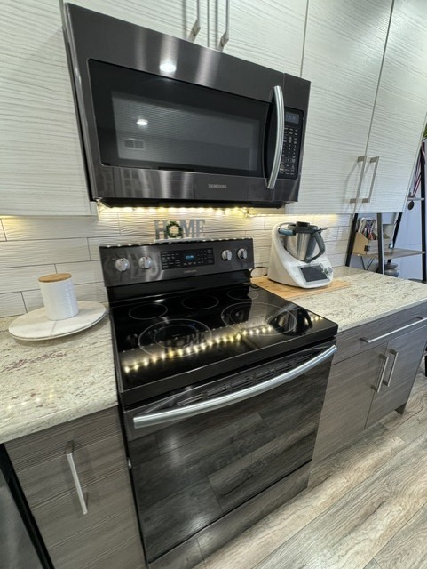 5846 W 77th Street 303 Property Photo 6