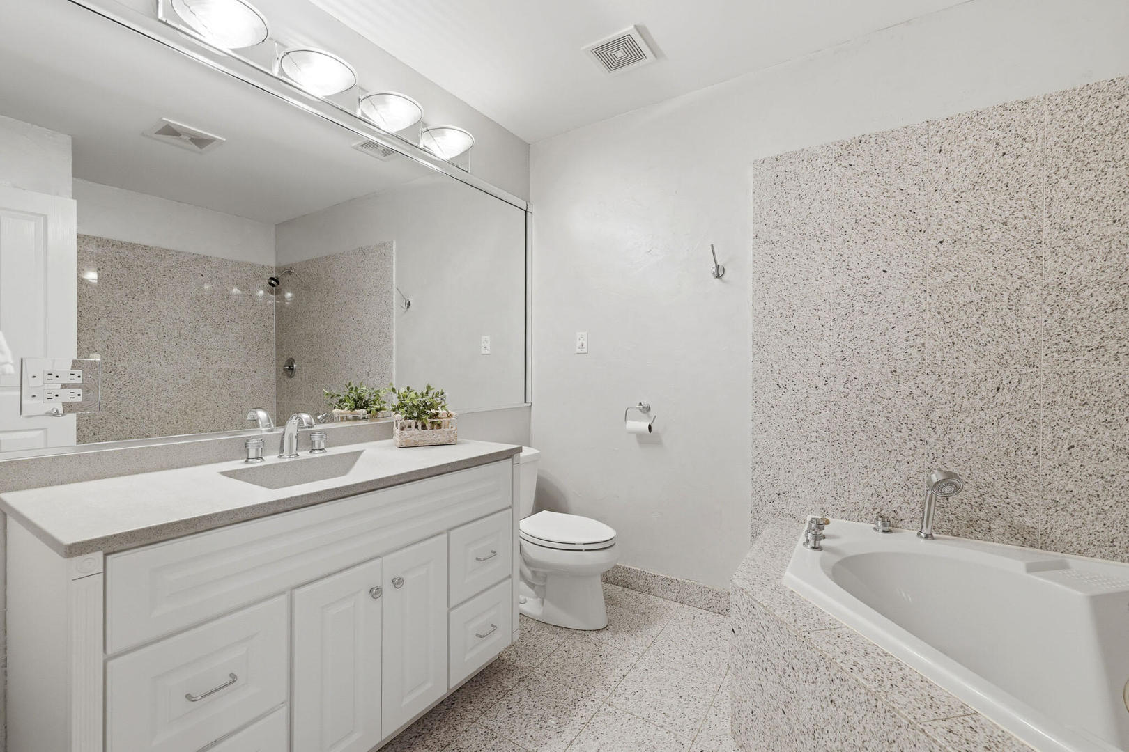 19w115 17th Place Property Photo 19