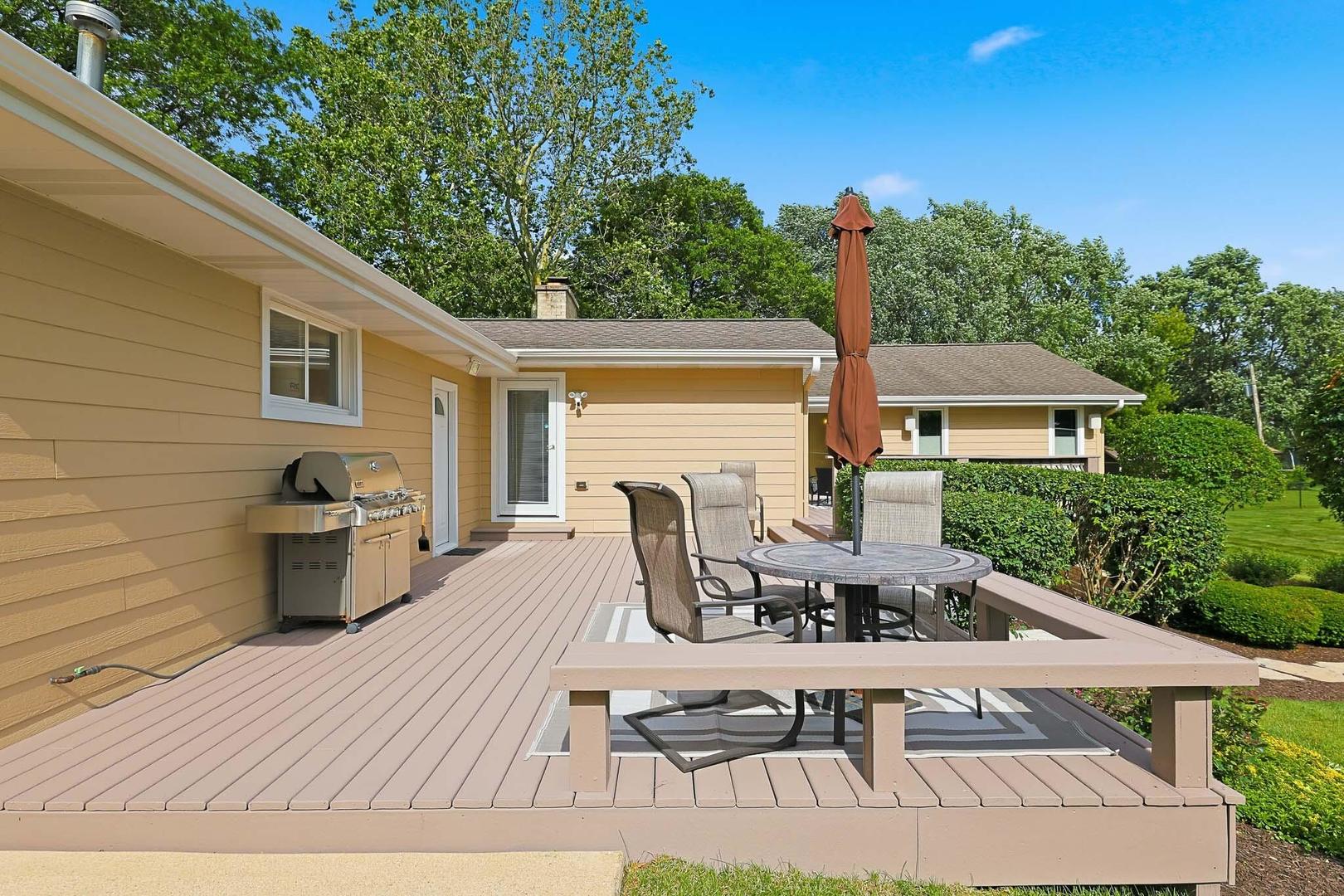 19w115 17th Place Property Photo 33
