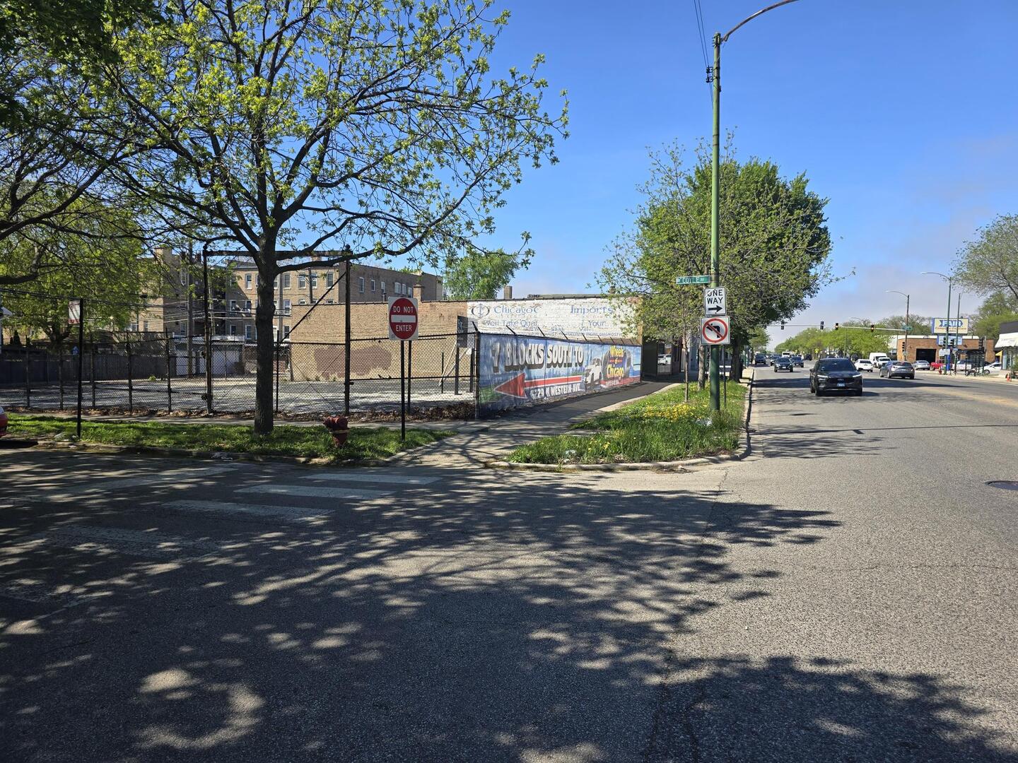 6936 N Western Avenue Property Photo 4