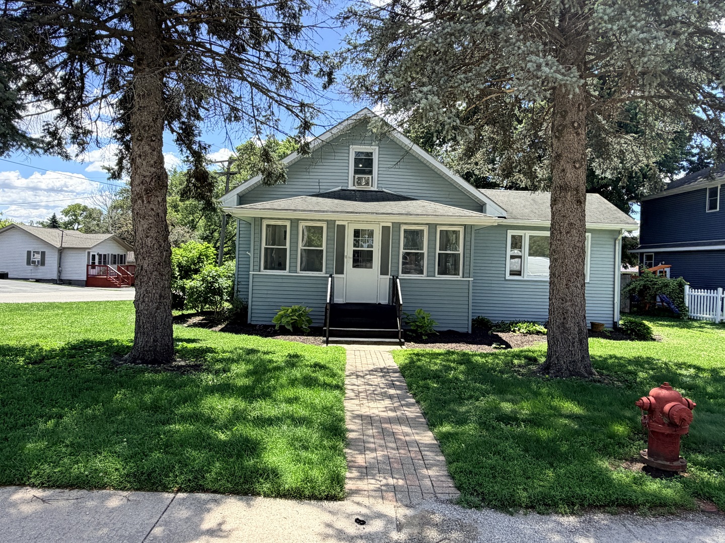 11105 Denny Avenue Property Photo 2