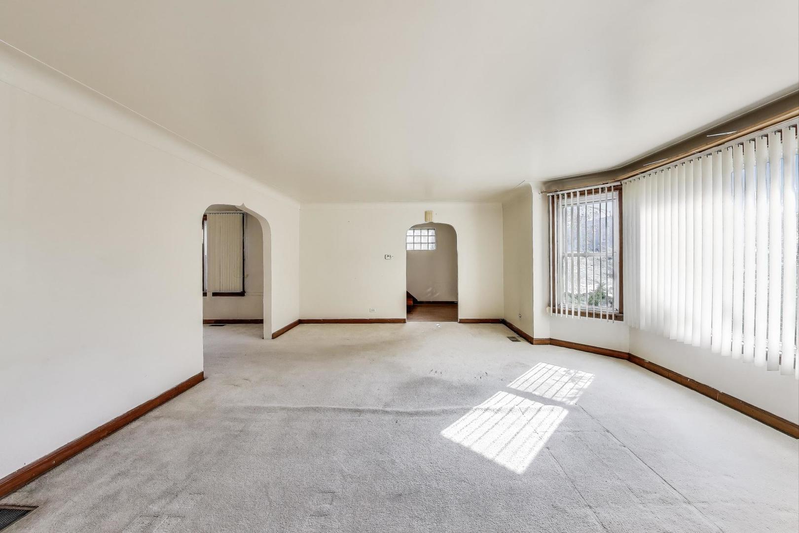 5636 W Augusta Boulevard Property Photo 6