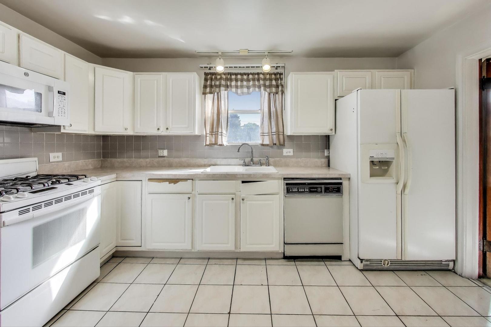 5636 W Augusta Boulevard Property Photo 10