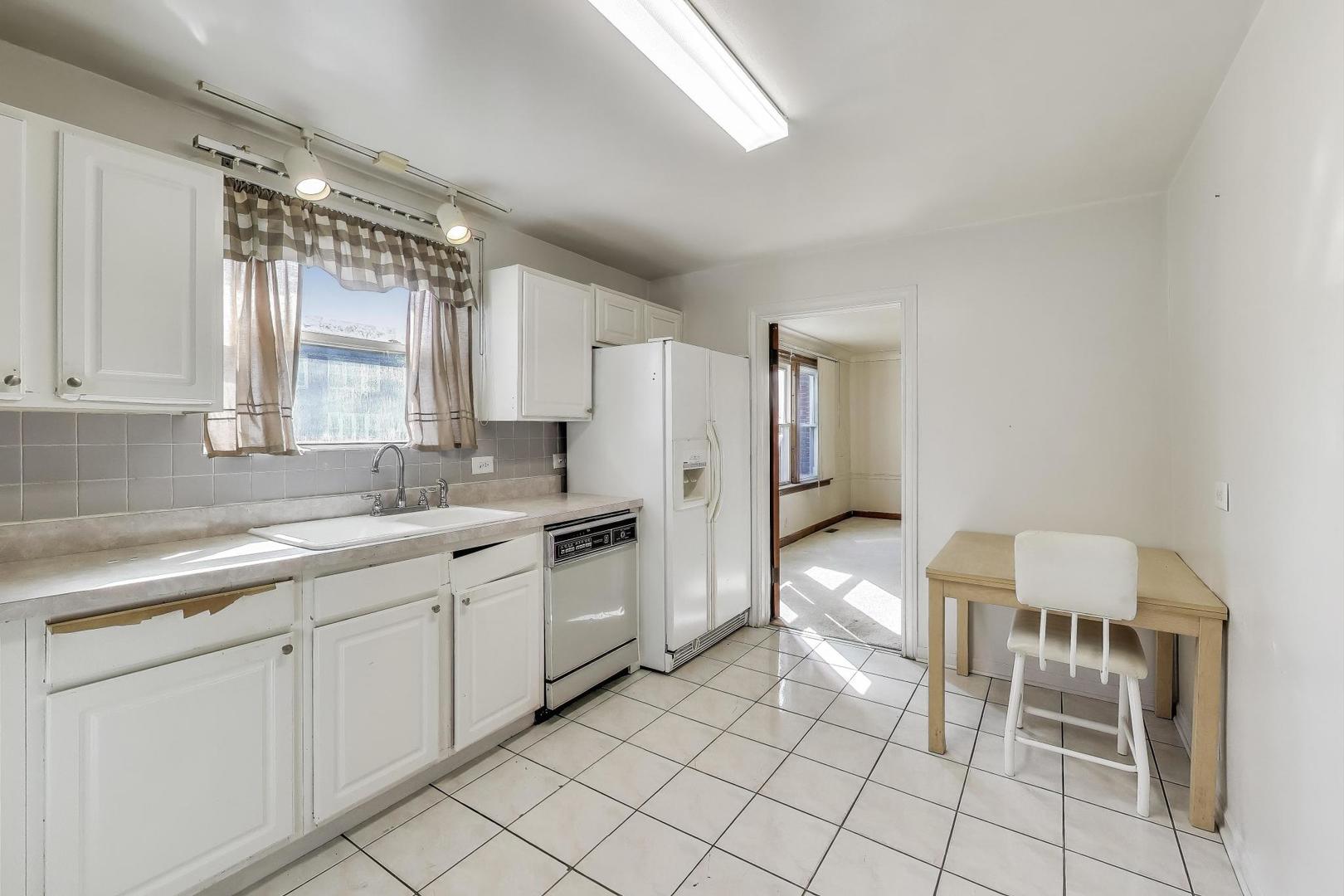5636 W Augusta Boulevard Property Photo 11