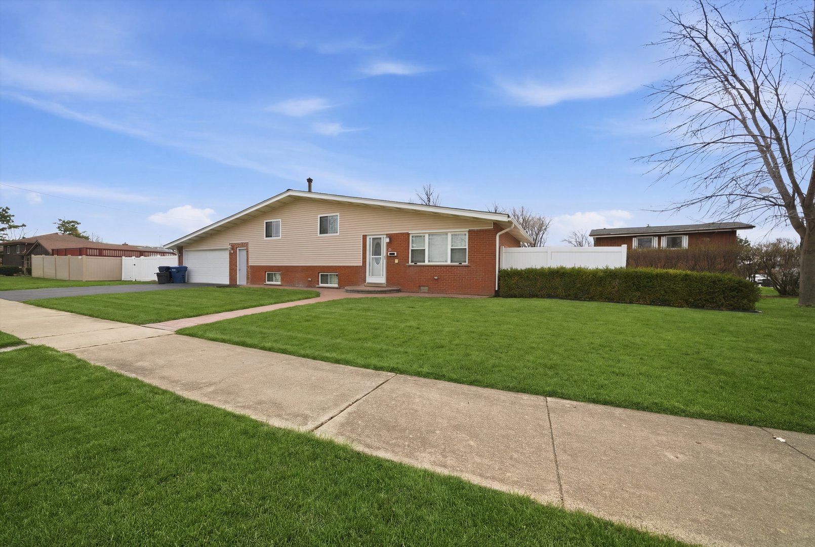 10725 S Rutherford Avenue Property Photo 1