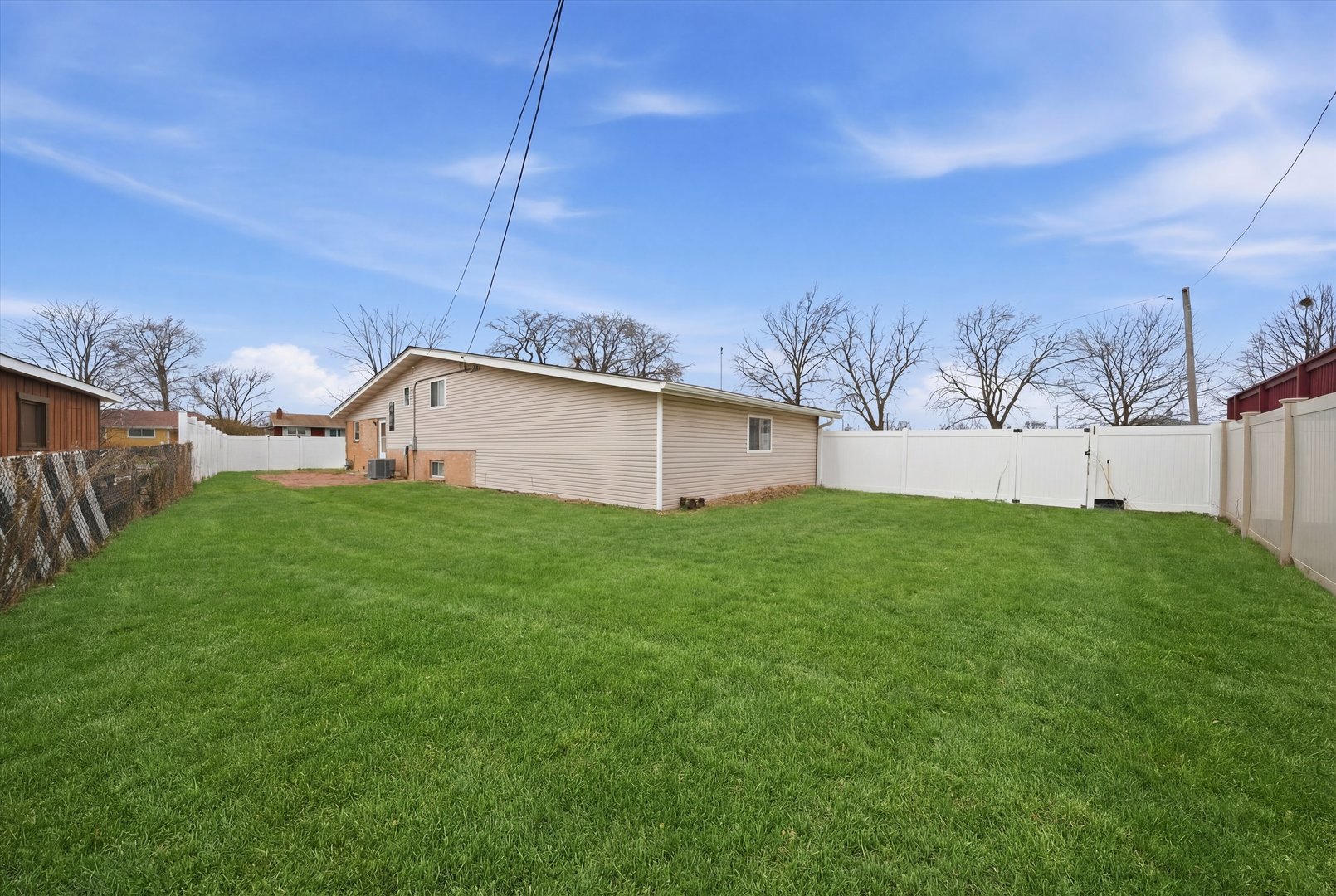 10725 S Rutherford Avenue Property Photo 5