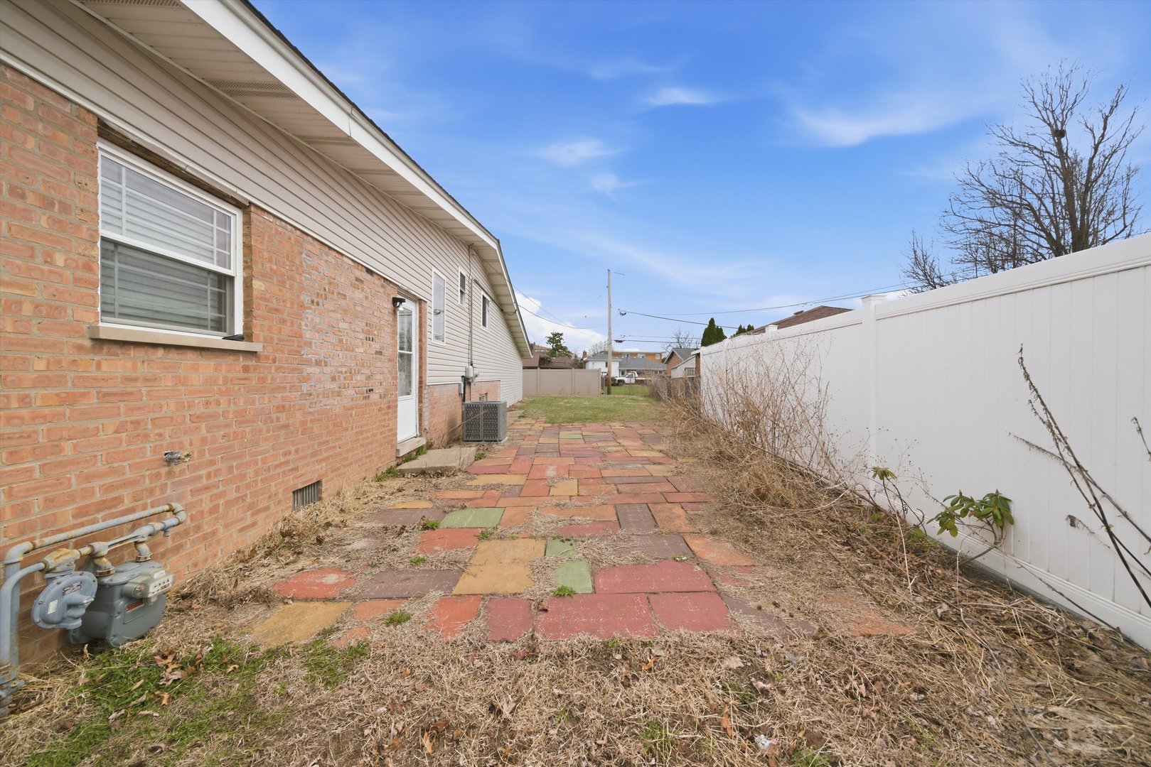 10725 S Rutherford Avenue Property Photo 7