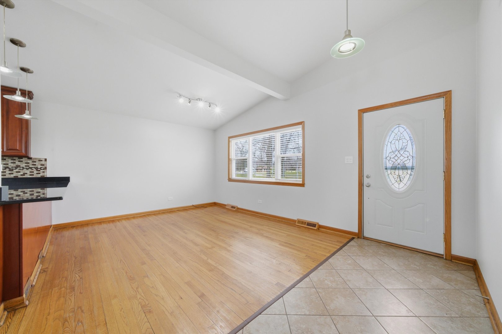 10725 S Rutherford Avenue Property Photo 9