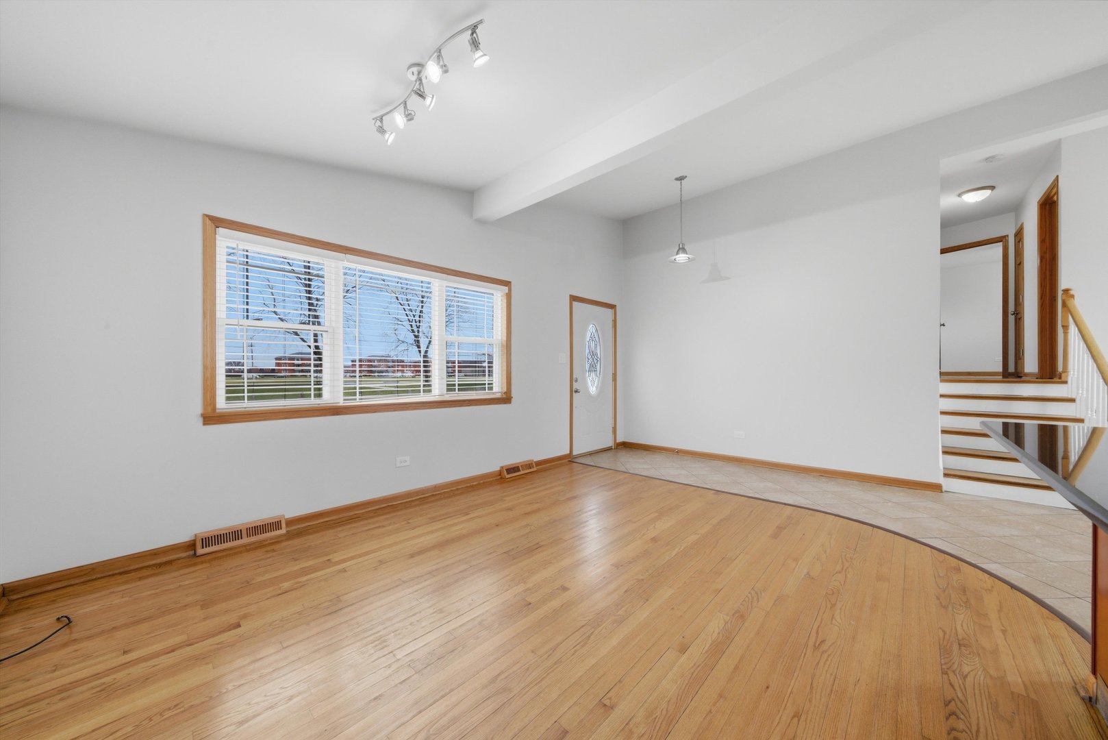 10725 S Rutherford Avenue Property Photo 10