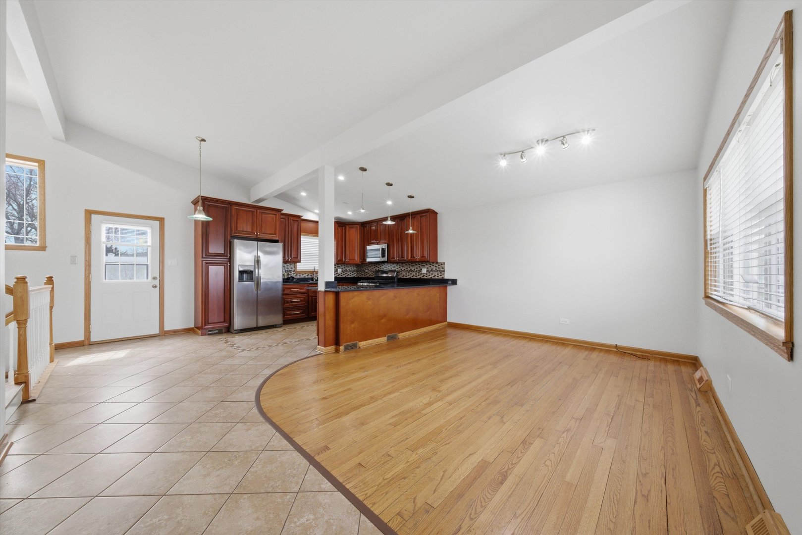 10725 S Rutherford Avenue Property Photo 11