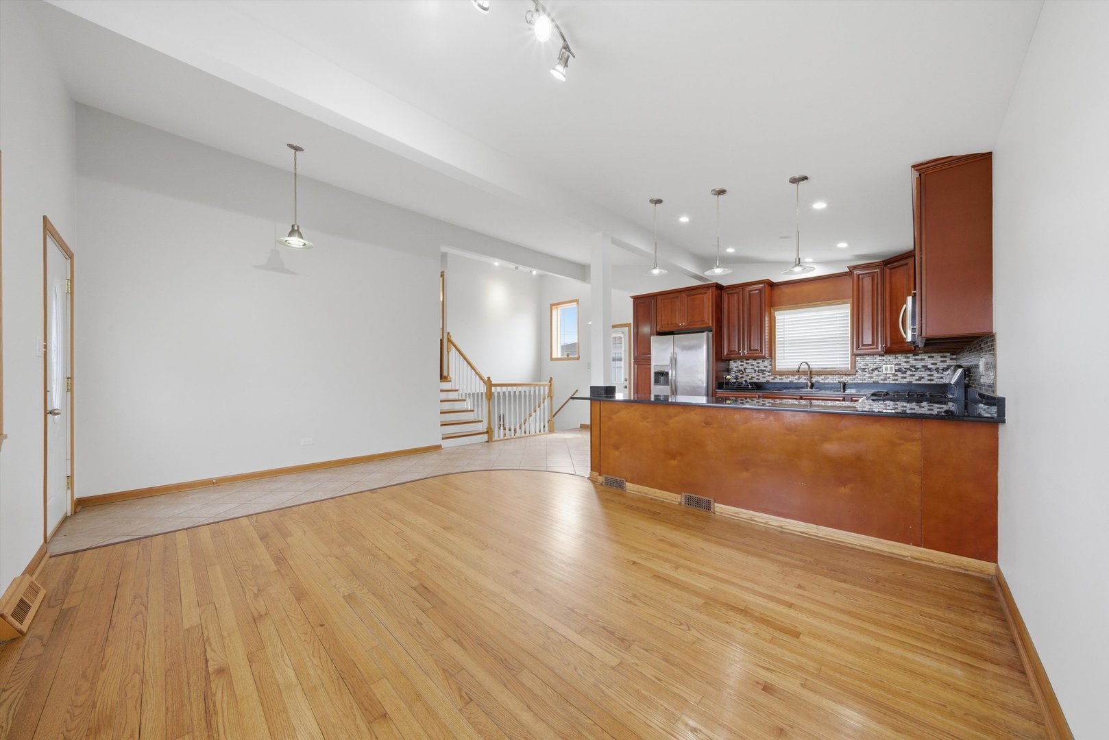 10725 S Rutherford Avenue Property Photo 12