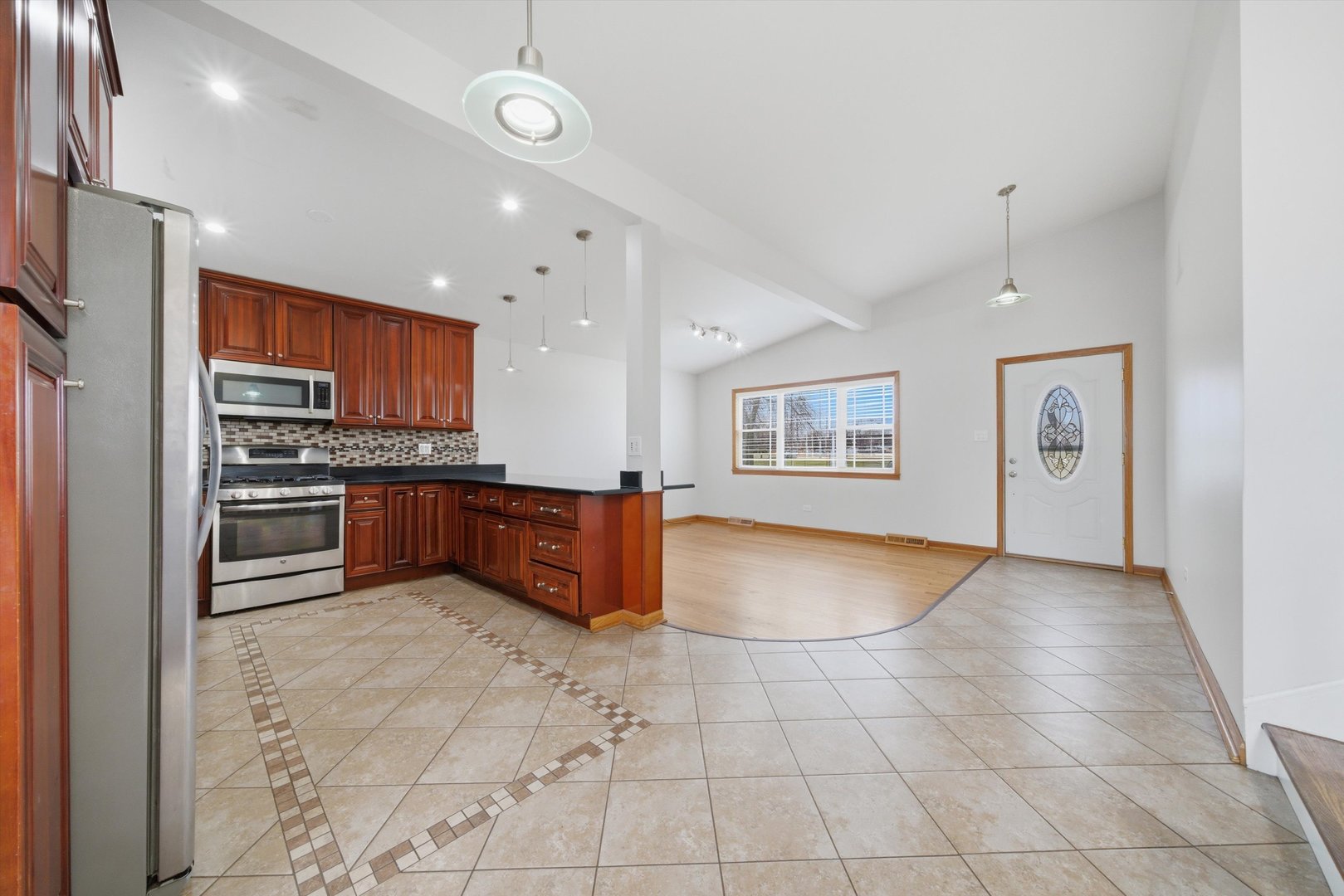 10725 S Rutherford Avenue Property Photo 13