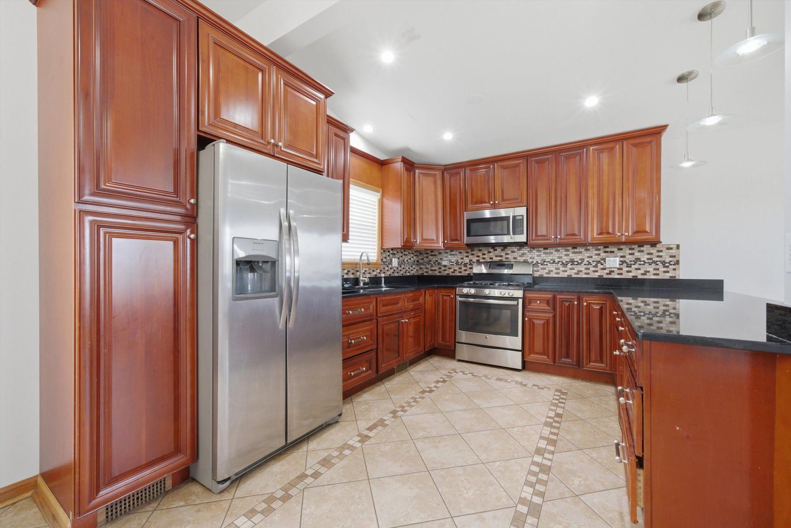 10725 S Rutherford Avenue Property Photo 14