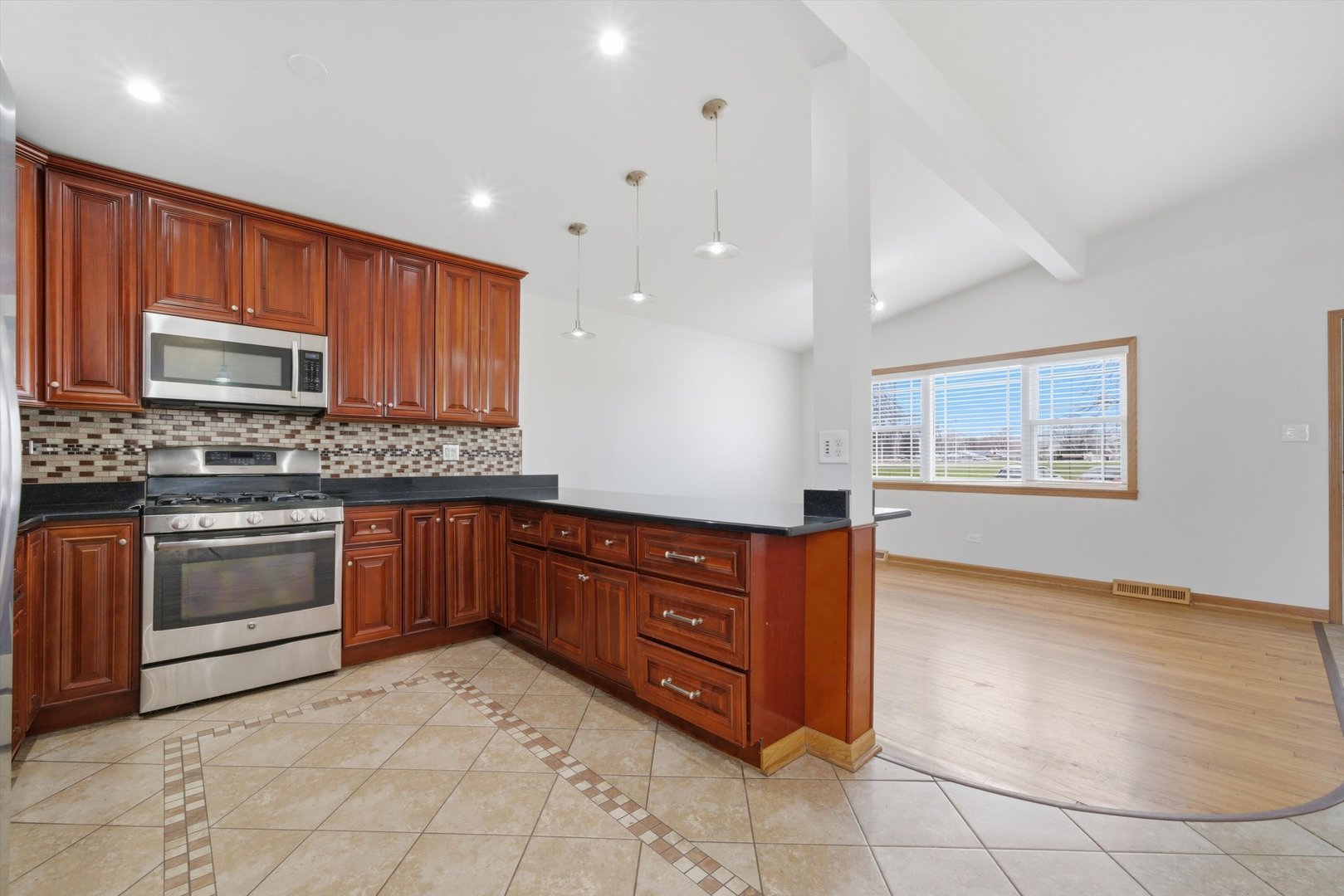 10725 S Rutherford Avenue Property Photo 15