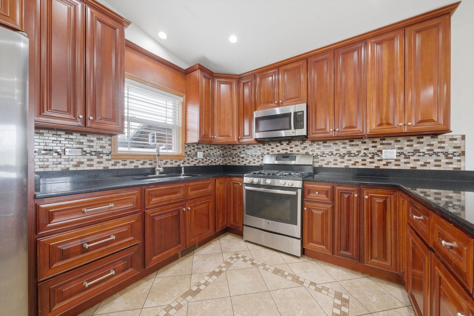 10725 S Rutherford Avenue Property Photo 17