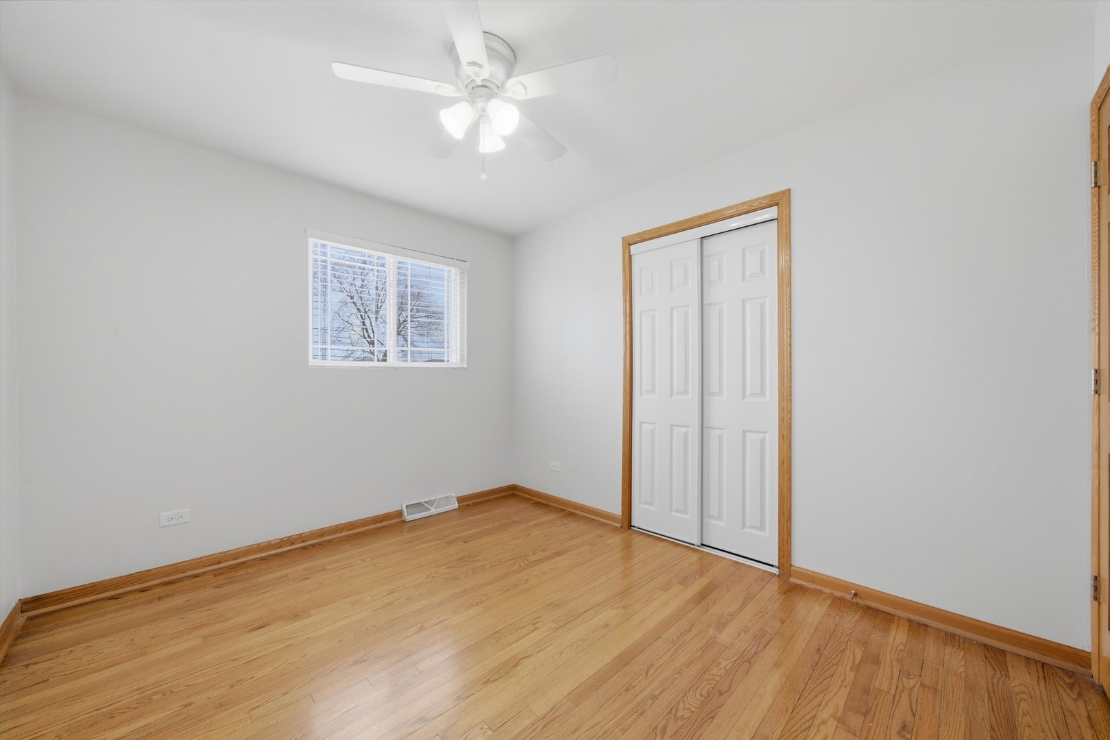 10725 S Rutherford Avenue Property Photo 21