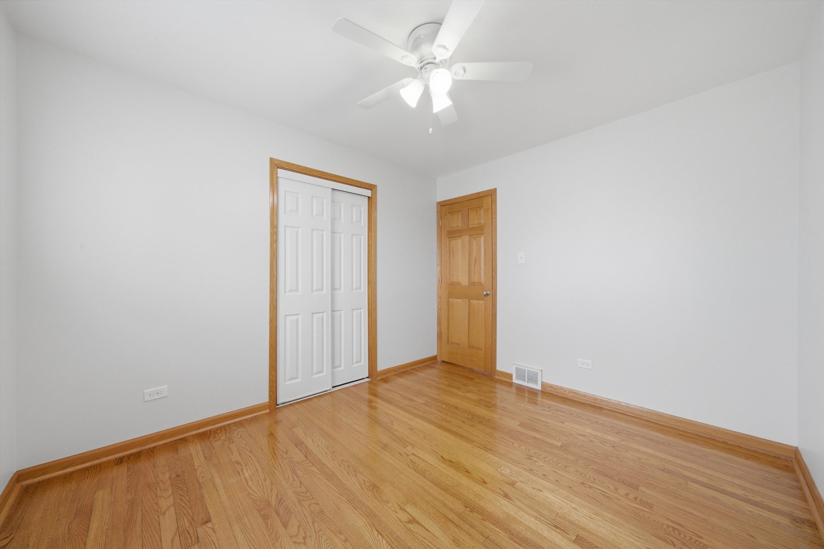 10725 S Rutherford Avenue Property Photo 22