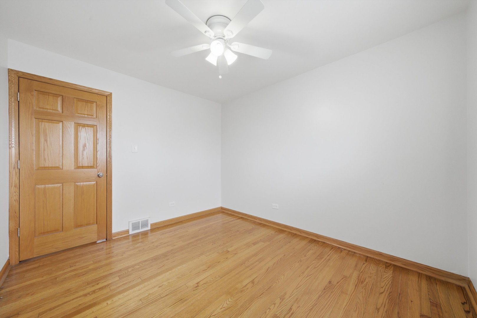 10725 S Rutherford Avenue Property Photo 23