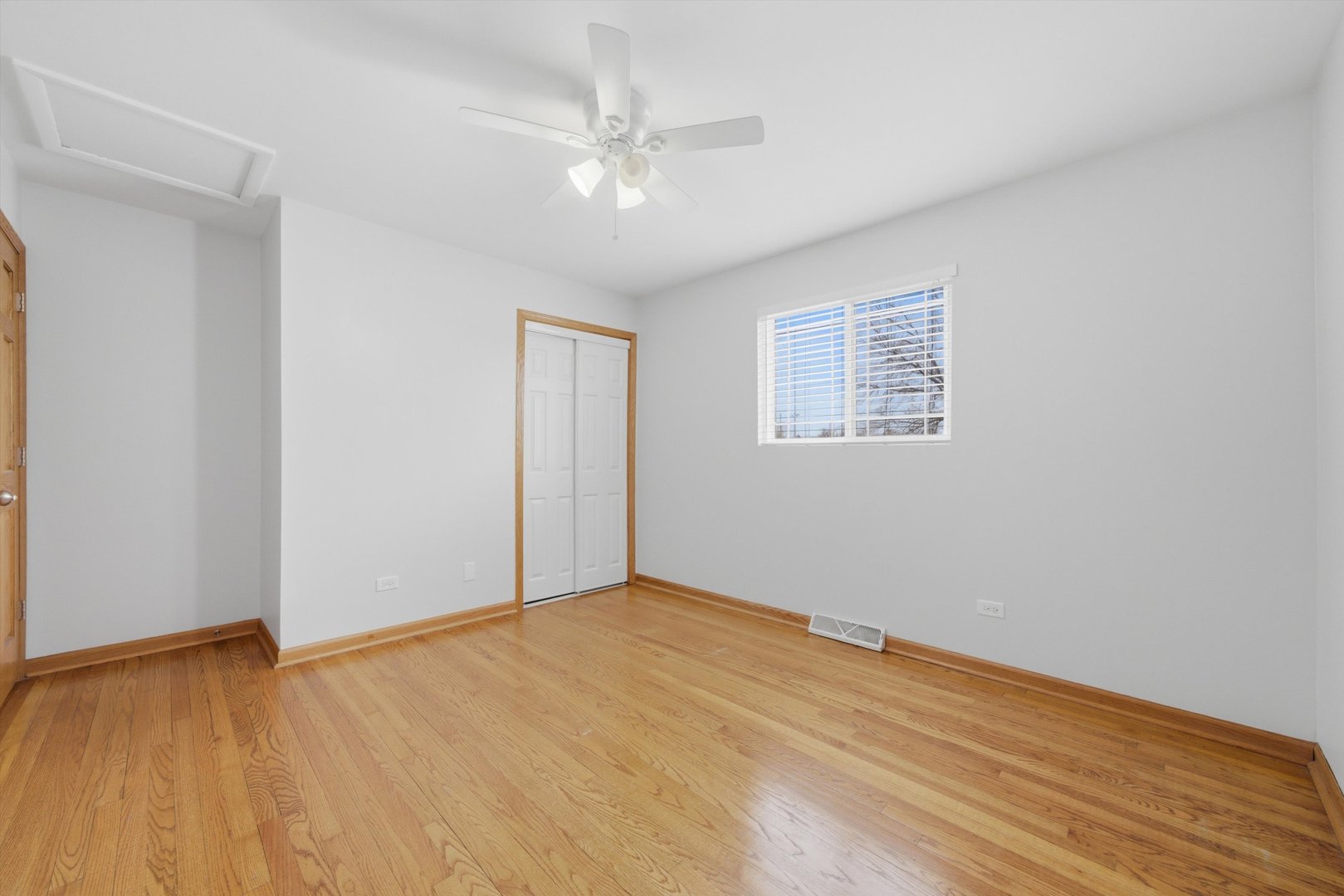 10725 S Rutherford Avenue Property Photo 25