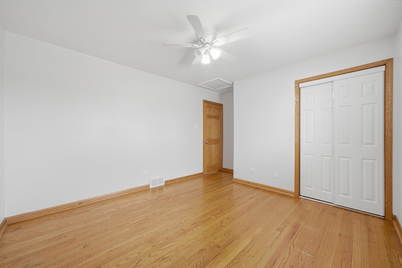 10725 S Rutherford Avenue Property Photo 26
