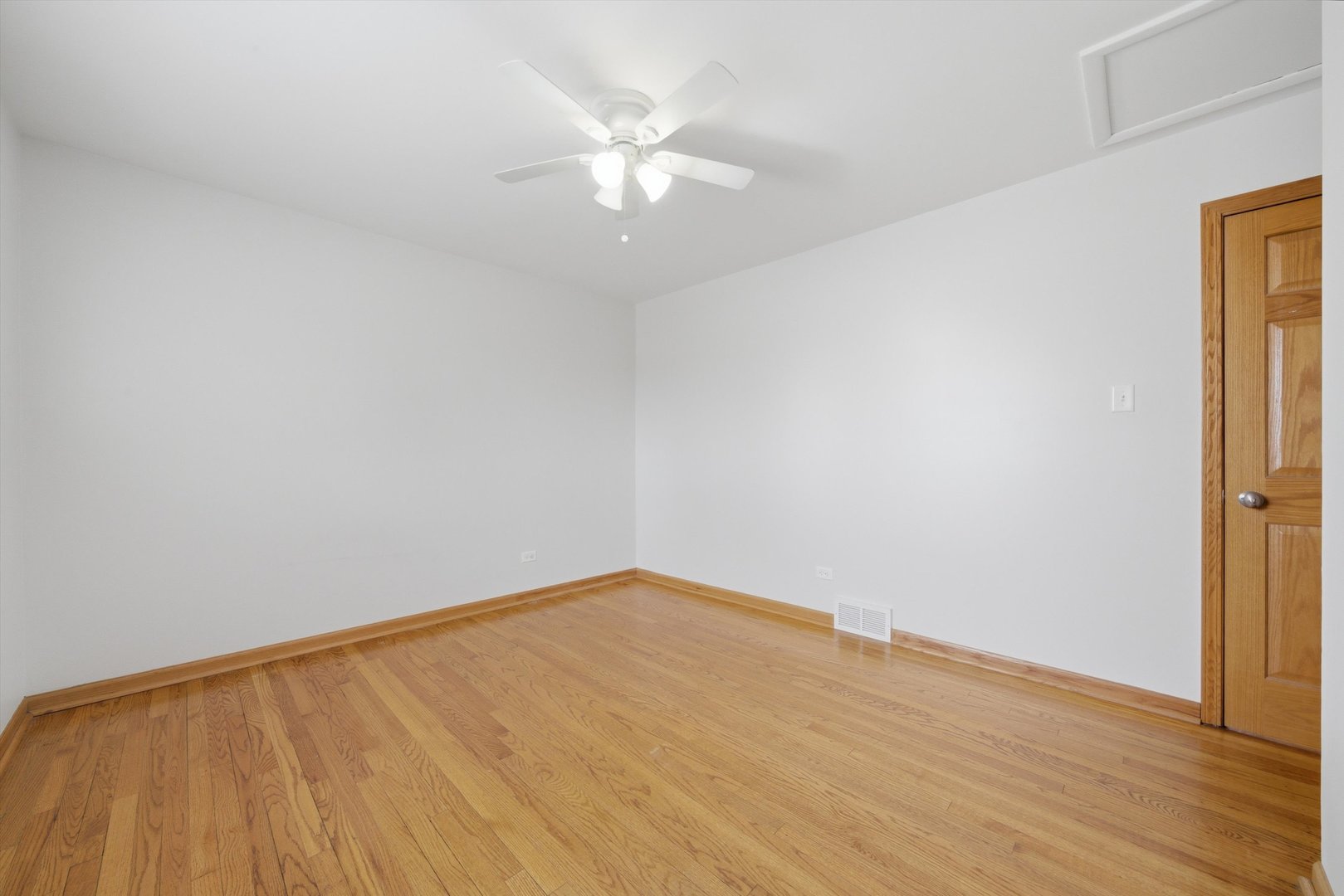 10725 S Rutherford Avenue Property Photo 27