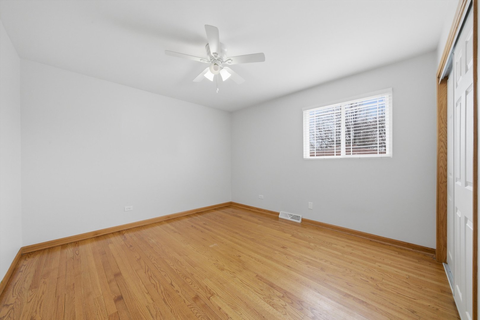 10725 S Rutherford Avenue Property Photo 28