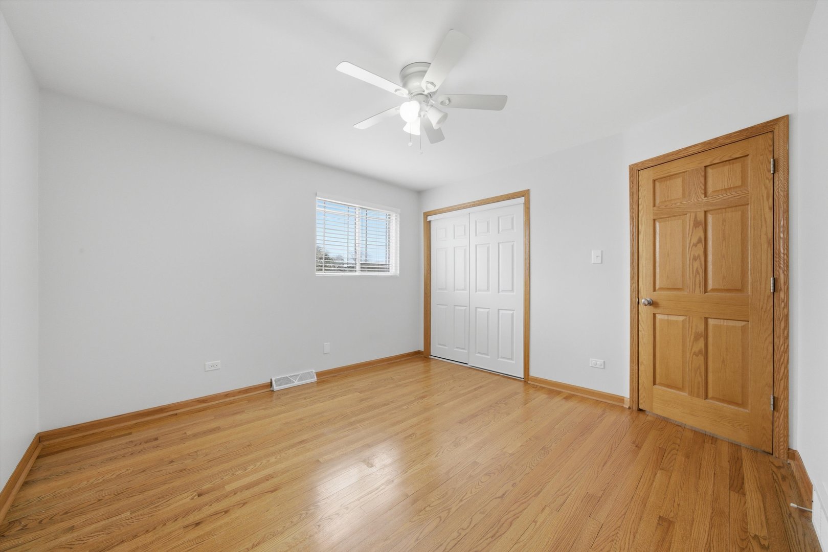 10725 S Rutherford Avenue Property Photo 29