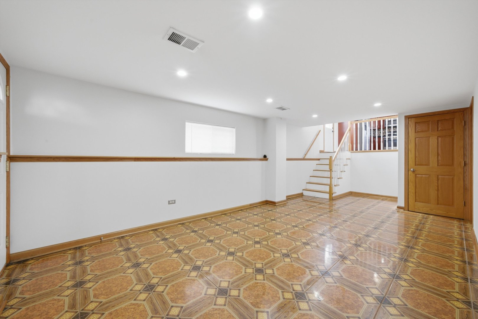 10725 S Rutherford Avenue Property Photo 32