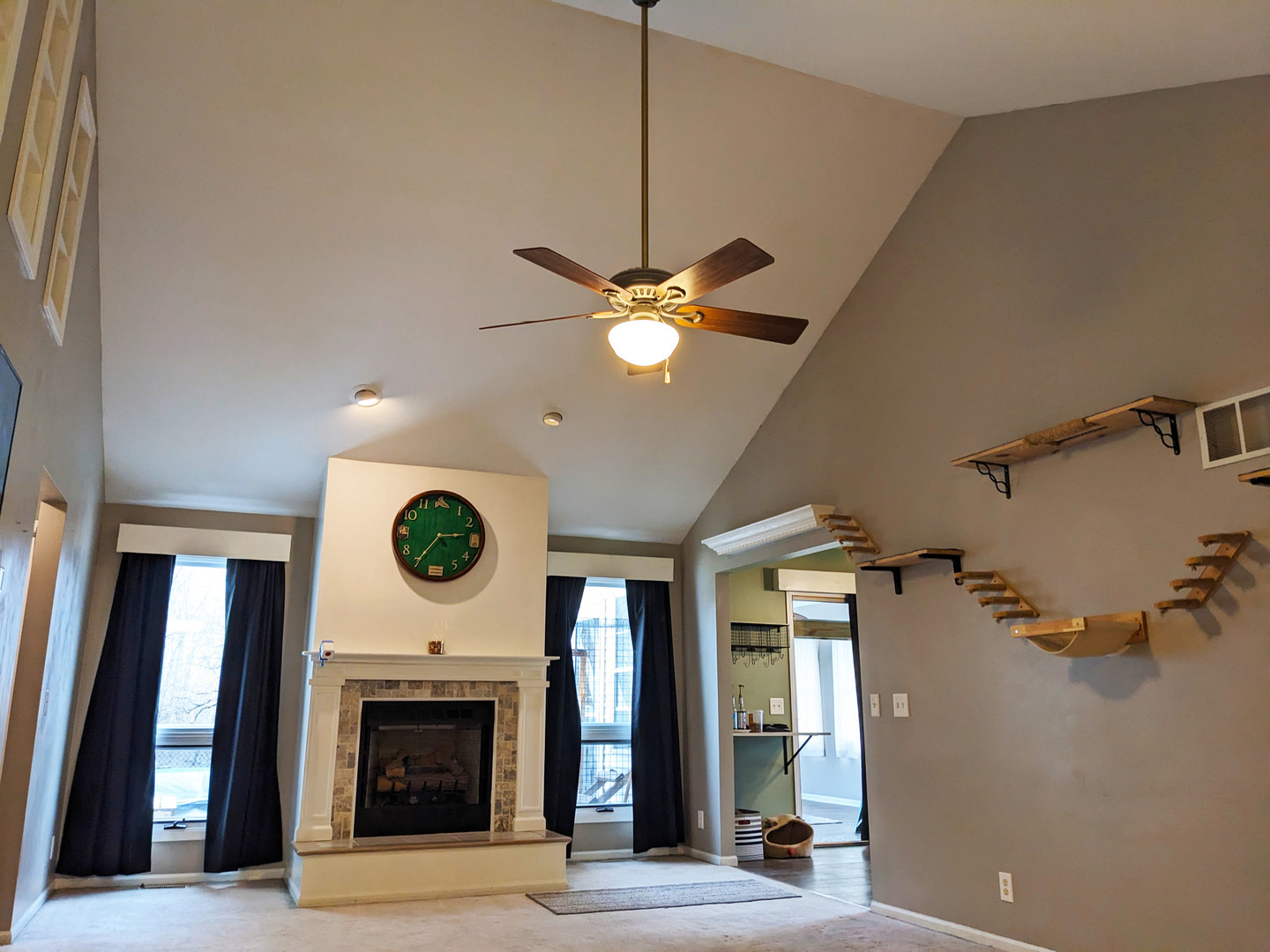 205 S Hossack Street Property Photo 4
