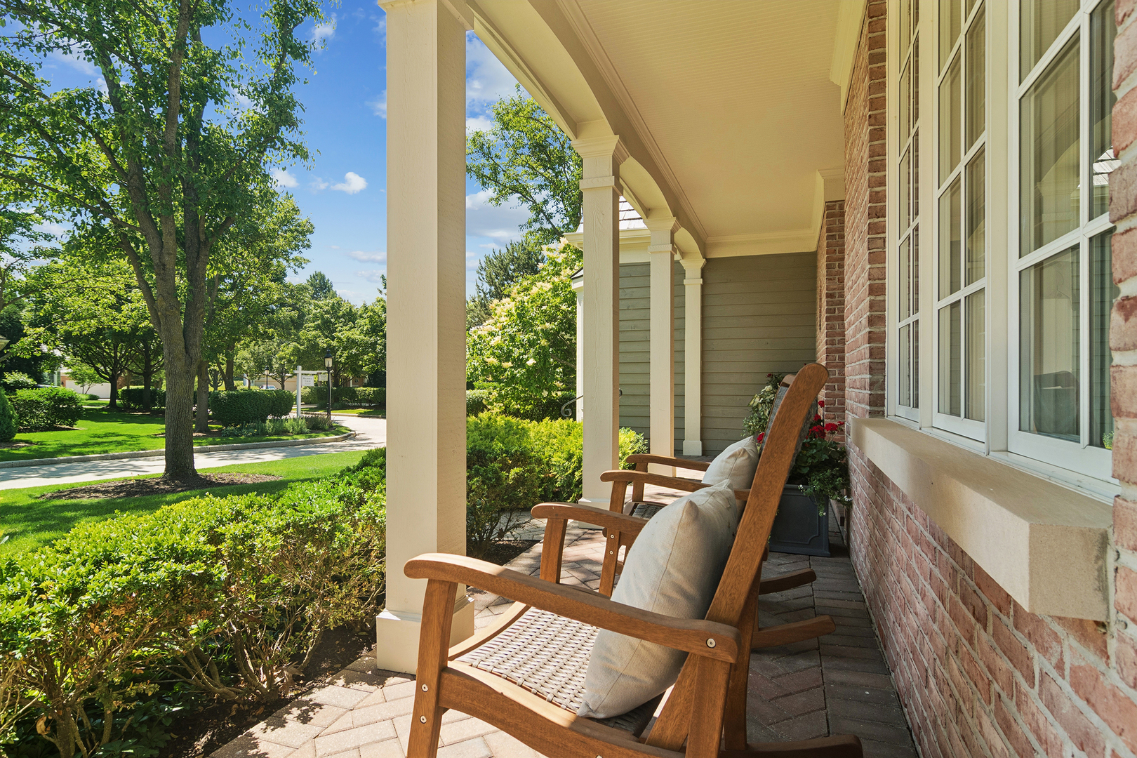 672 S Balmoral Court Property Photo 4