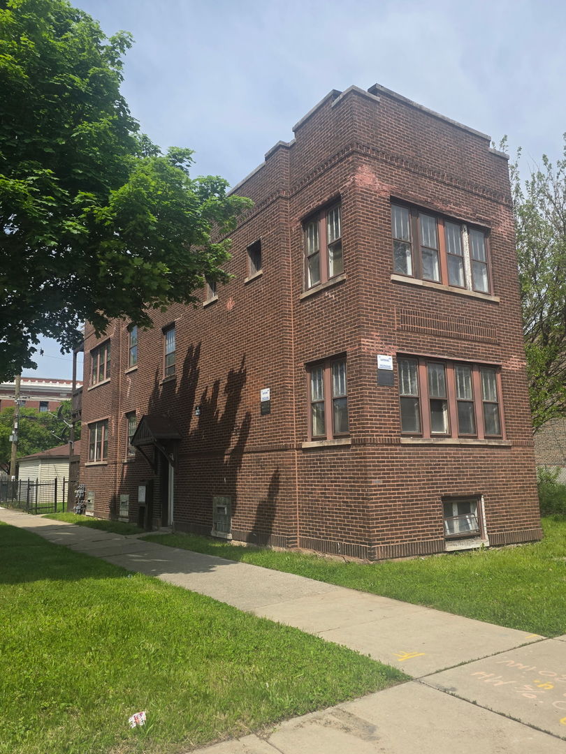 4936 W Maypole Avenue Property Photo 1