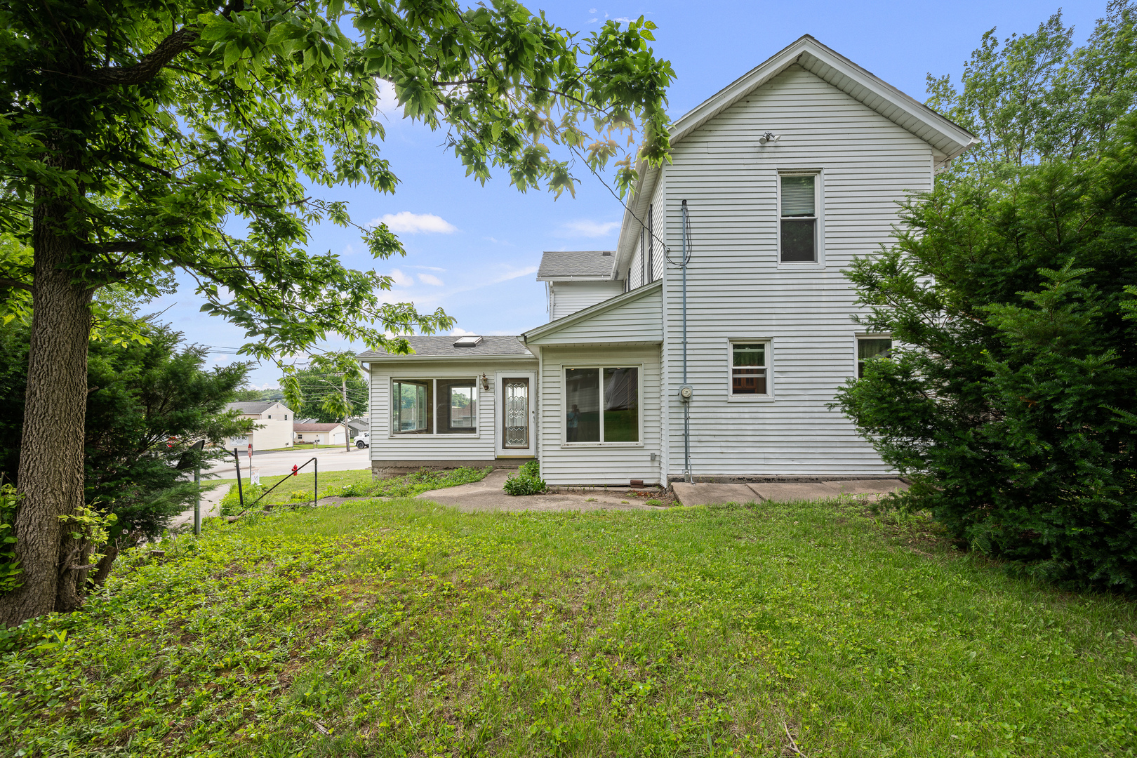 802 N High Street Property Photo 7