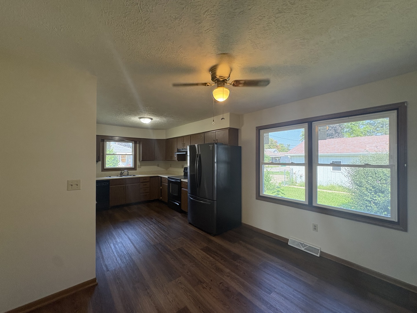 800 Cotton Street Property Photo 6
