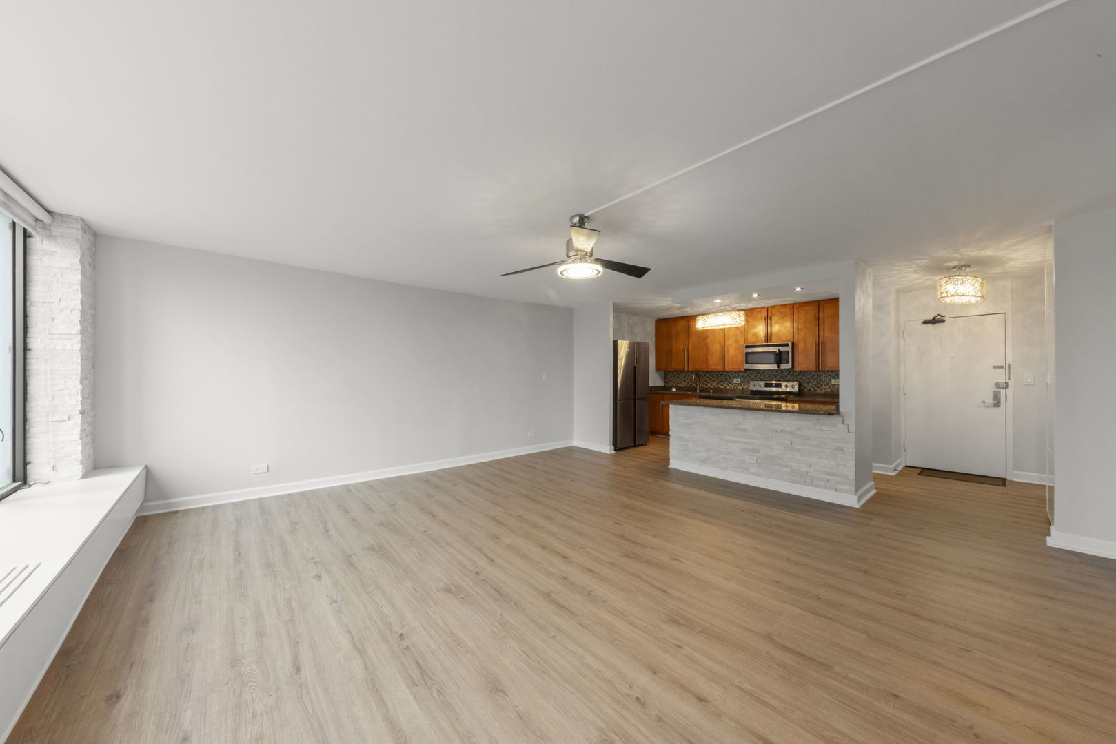 5455 N Sheridan Road 908 Property Photo 9