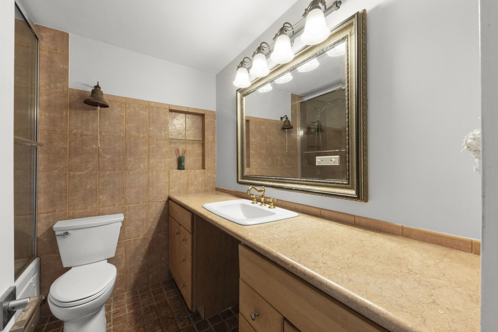 5455 N Sheridan Road 908 Property Photo 18