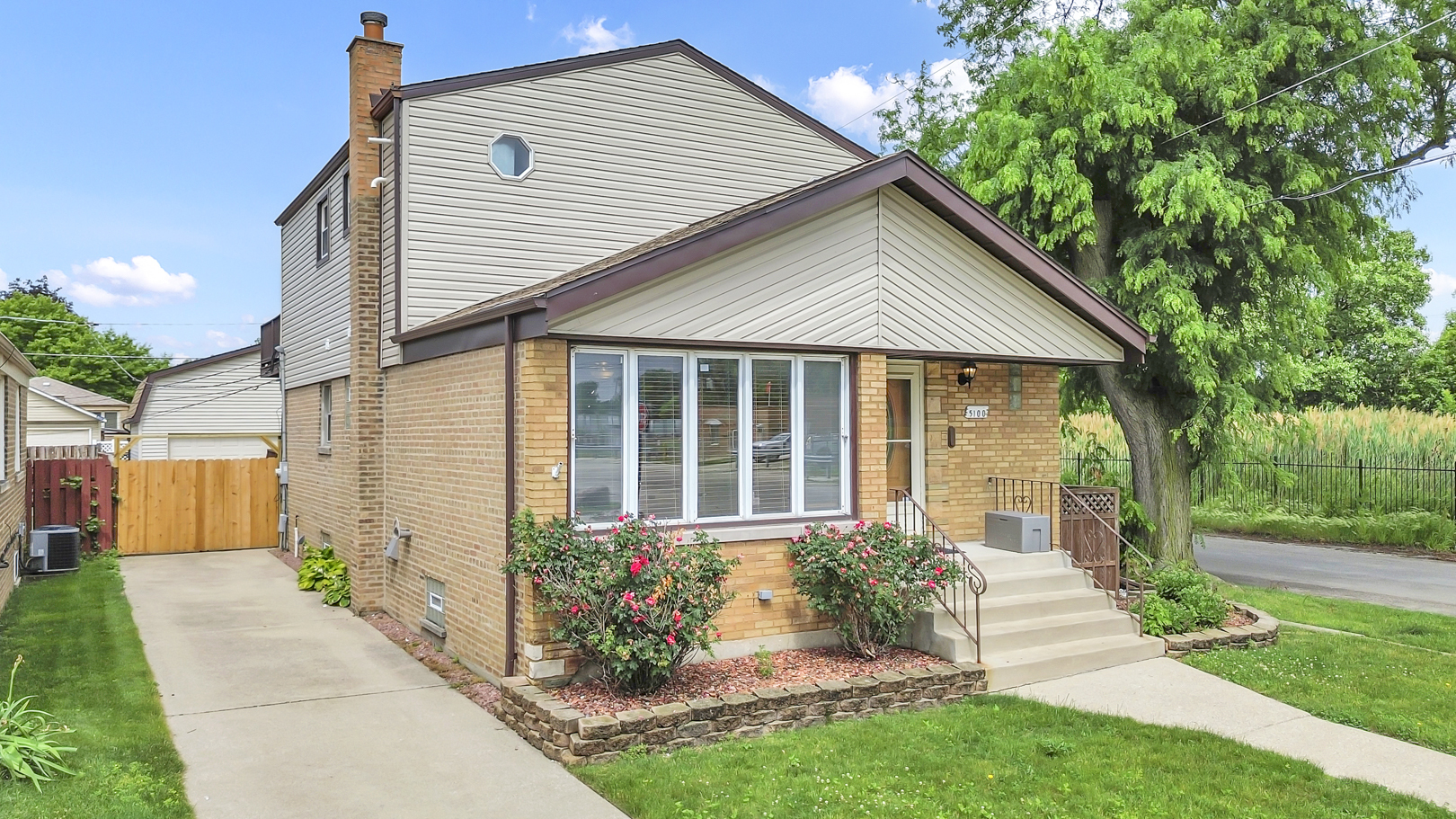 5100 S Rutherford Avenue Property Photo 1