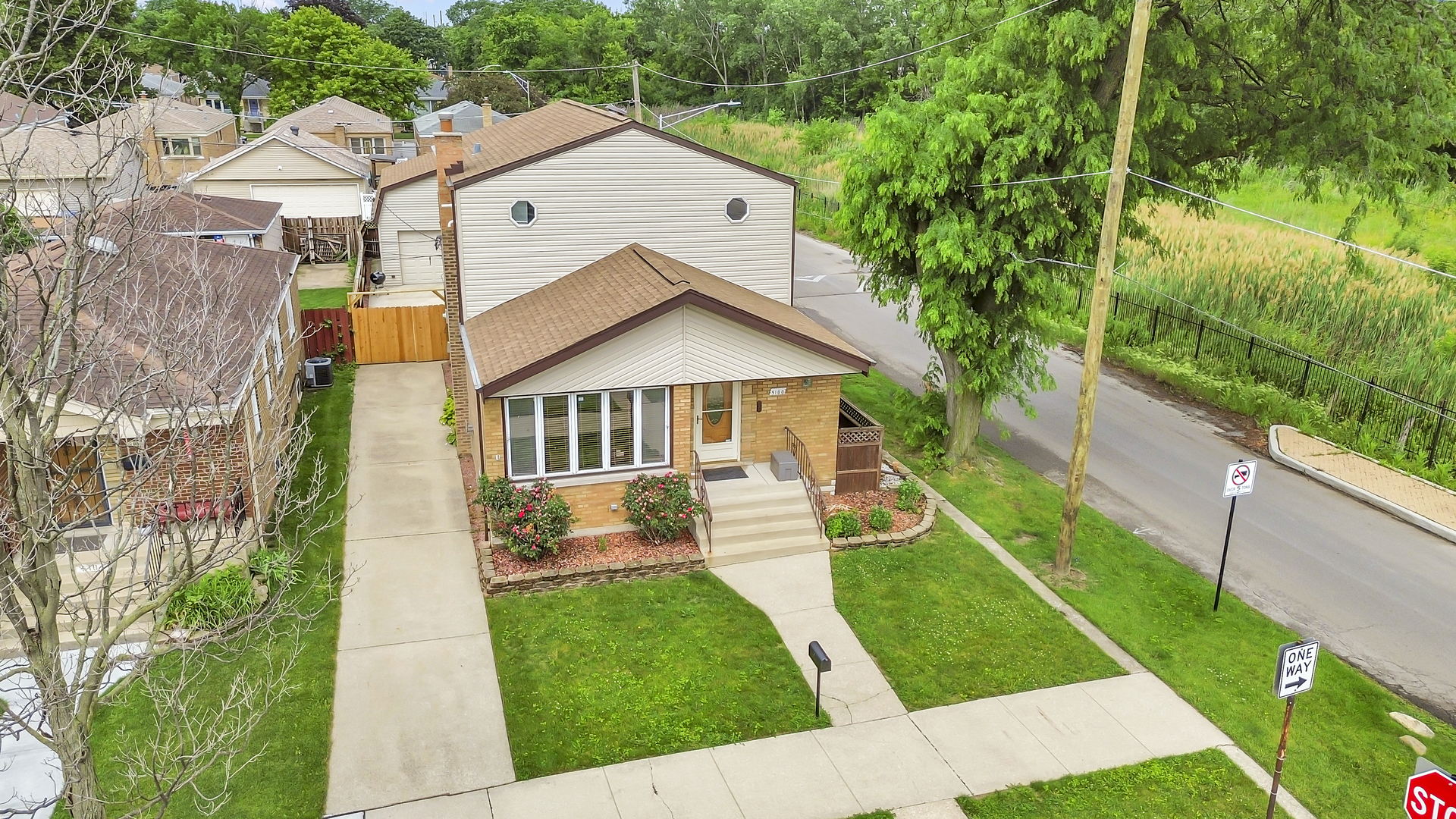 5100 S Rutherford Avenue Property Photo 4
