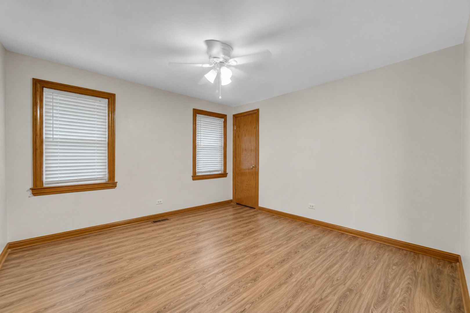 5100 S Rutherford Avenue Property Photo 9