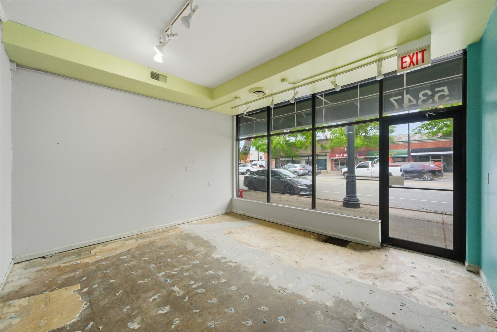 5337 W Devon Avenue Property Photo 5