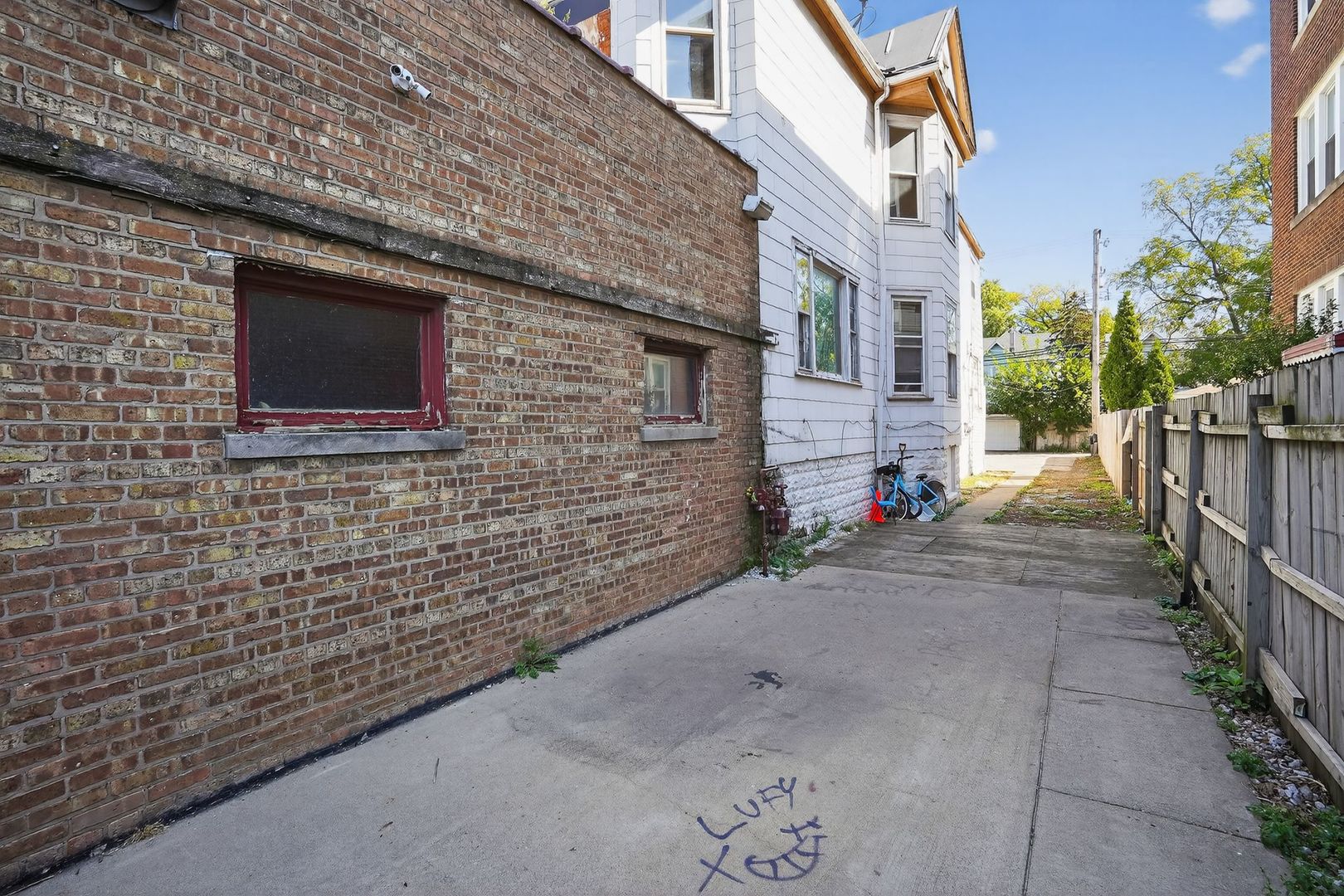 4151 N Pulaski Property Photo 4