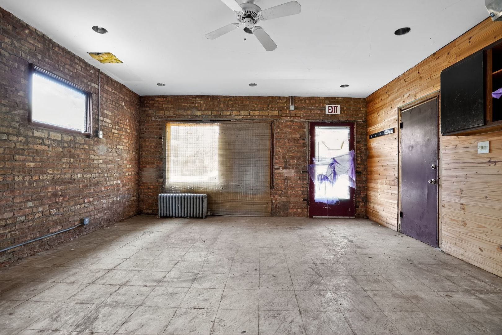 4151 N Pulaski Property Photo 8
