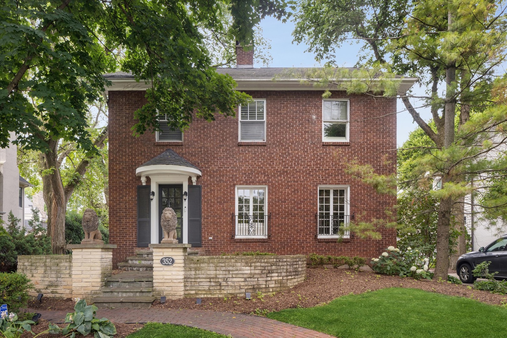352 RAVINE Road Property Photo 1