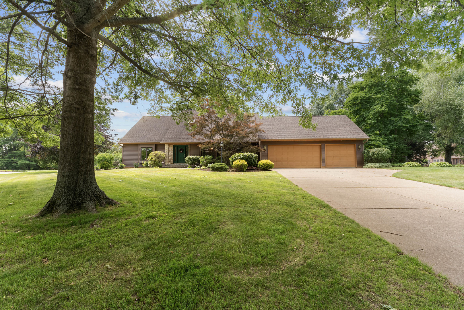 7521 Carriage Court Property Photo 1