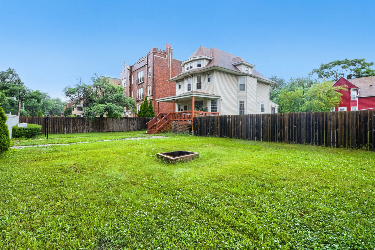 5406 W Ferdinand Street Property Photo 3