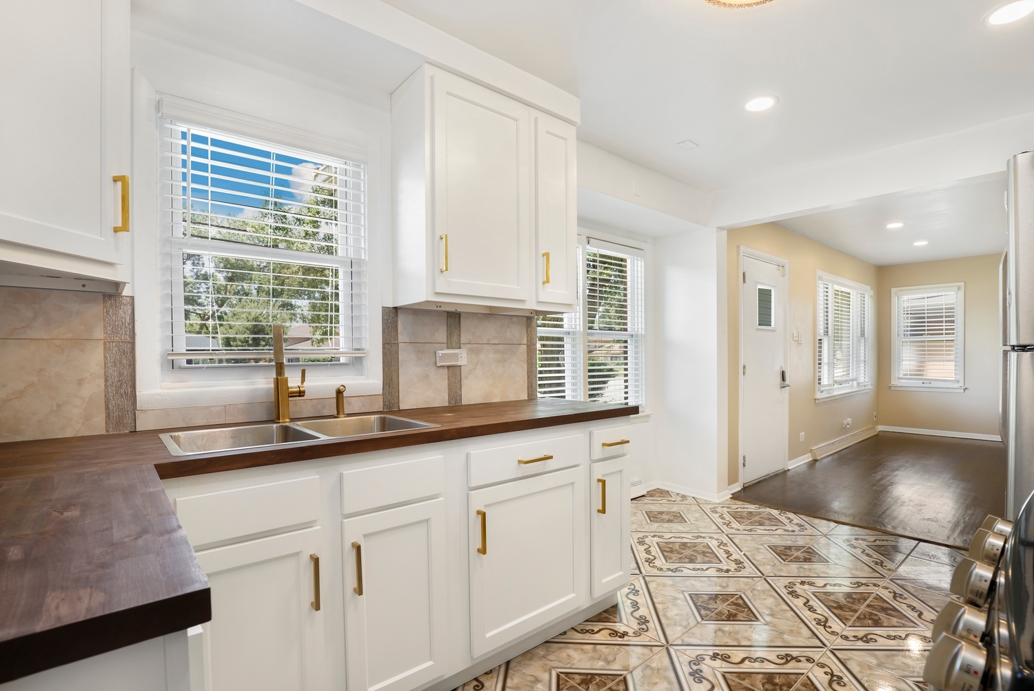 15641 S Park Avenue Property Photo 4