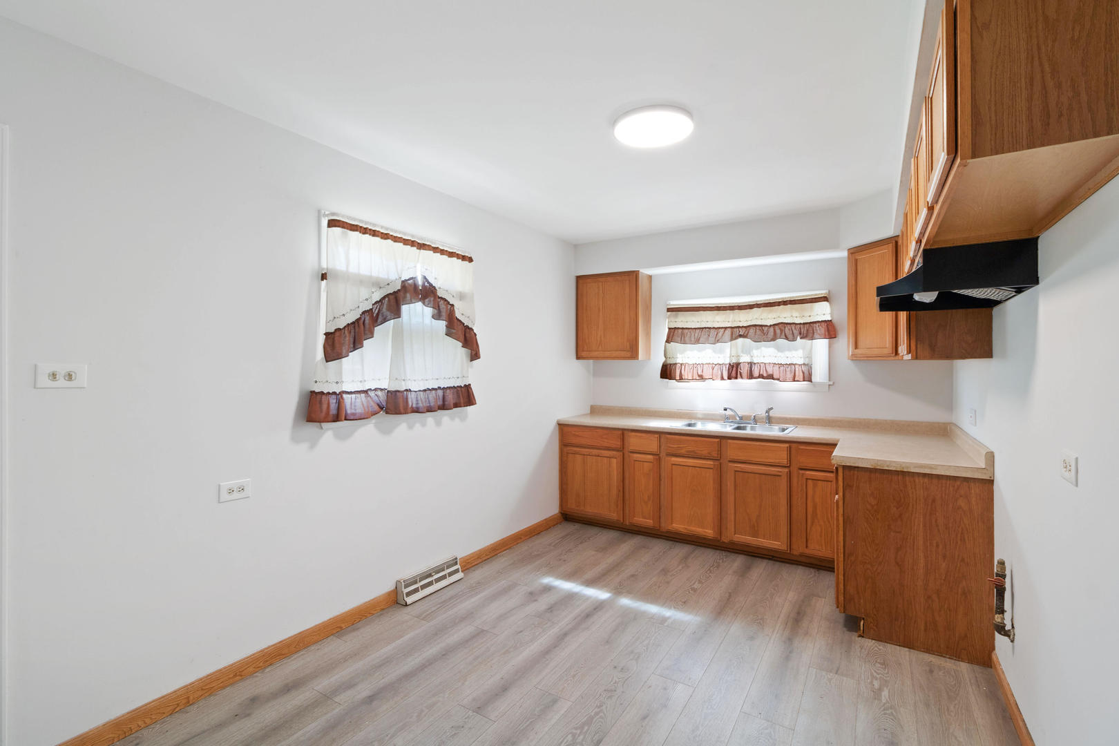 1848 W 163rd Street Property Photo 6