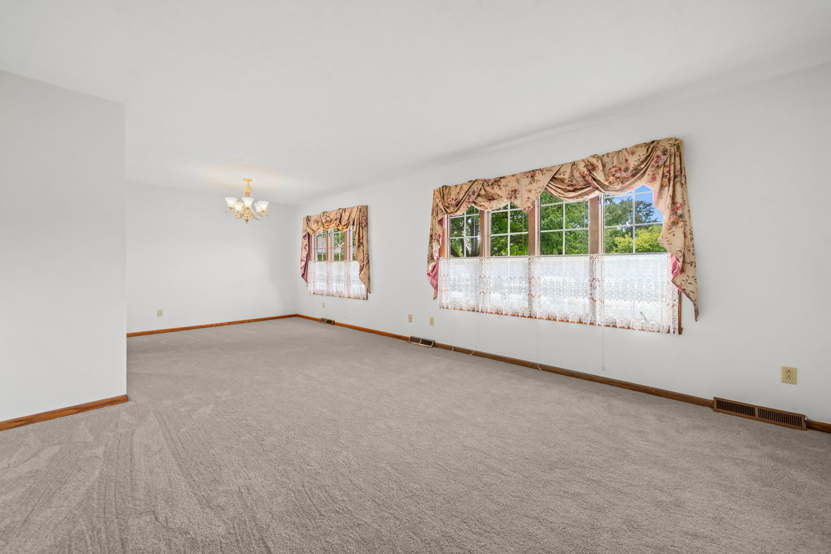 667 Westport Drive Property Photo 5