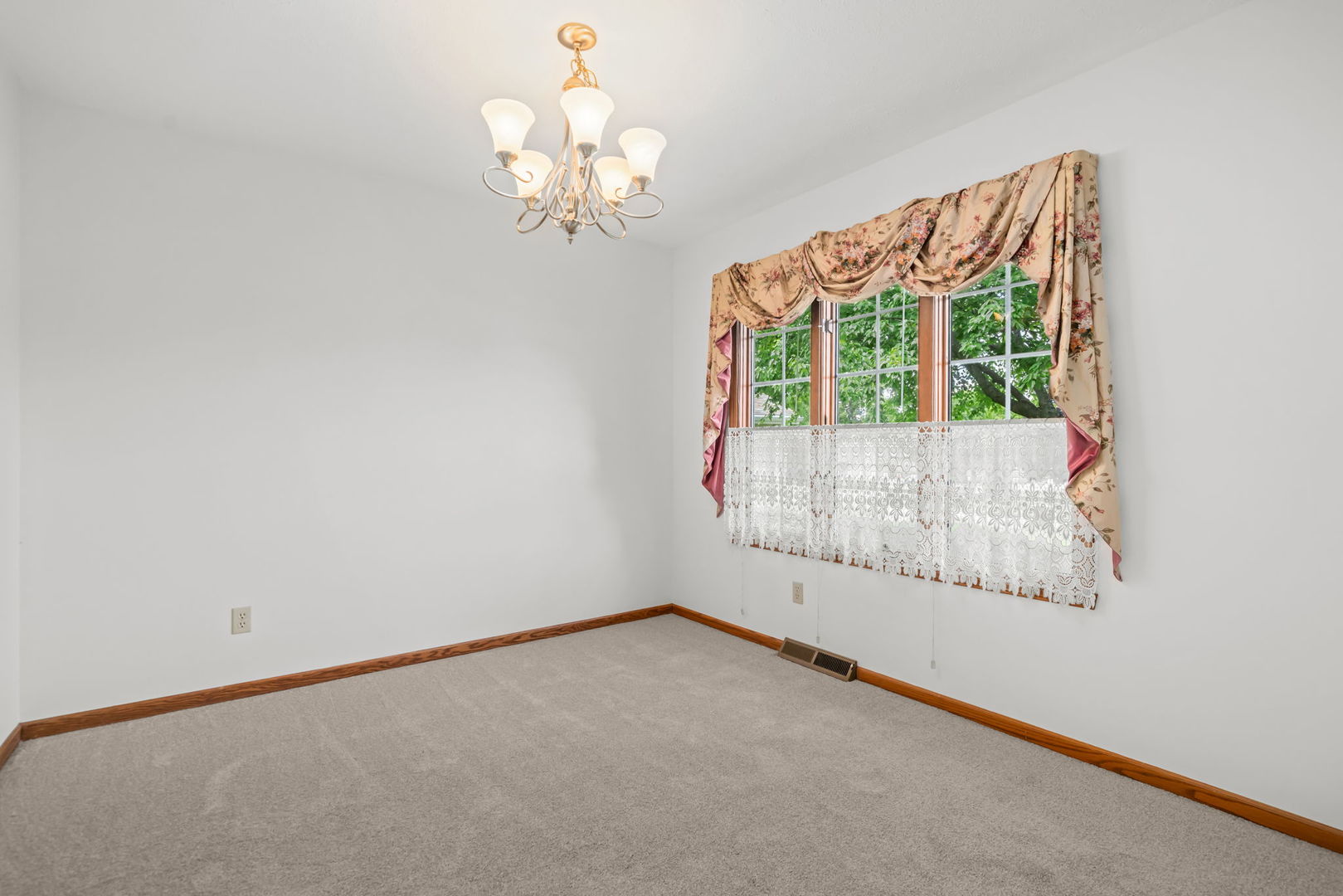 667 Westport Drive Property Photo 7