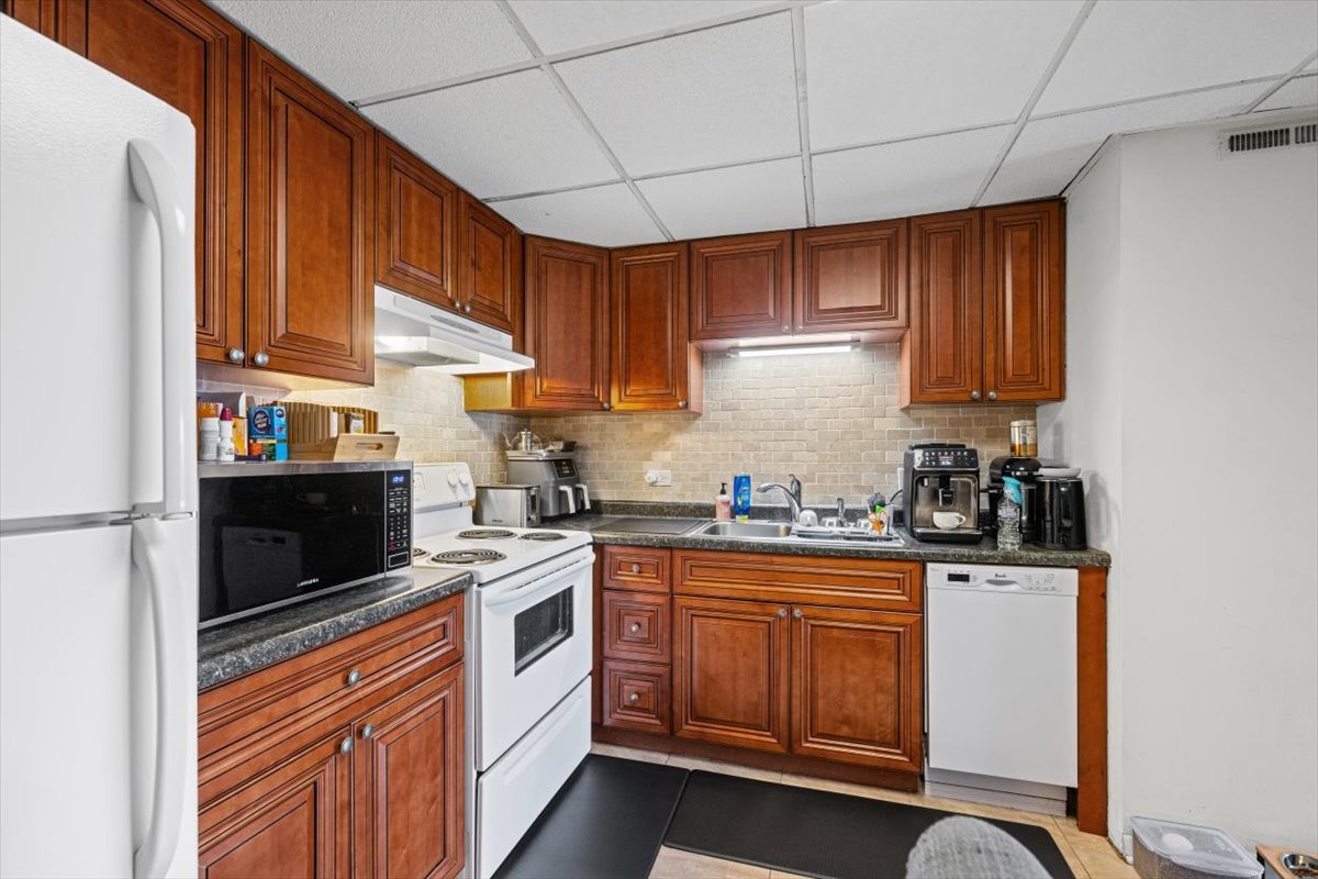 3223 W Parkway Drive 3a Property Photo 10